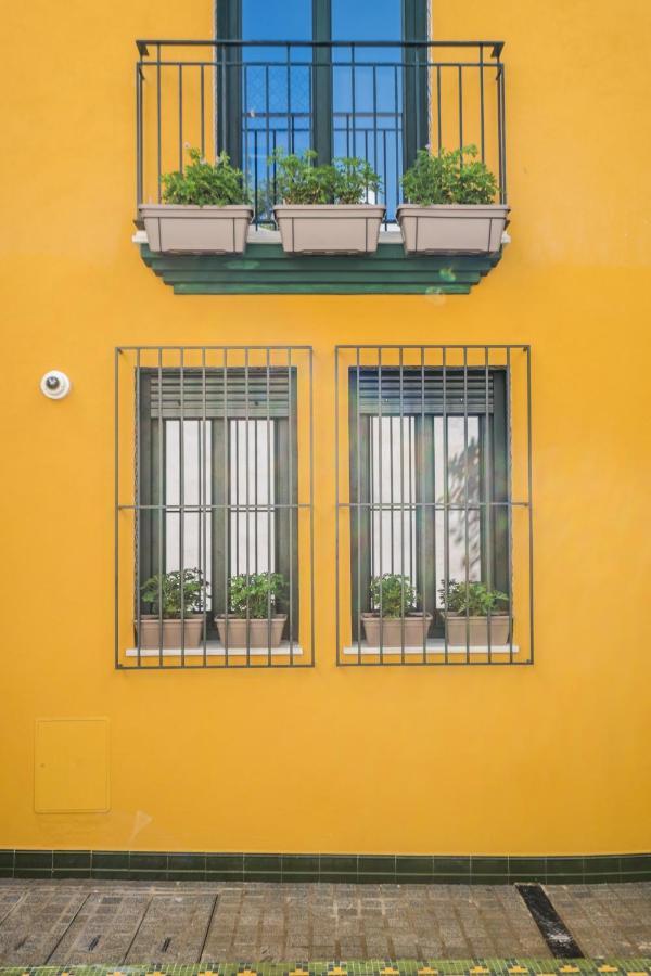 Wello Apartments Sevilla Luaran gambar