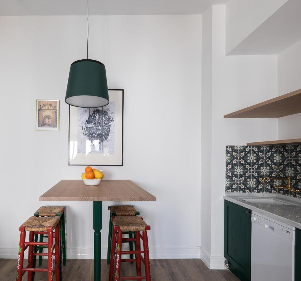 Wello Apartments Sevilla Luaran gambar