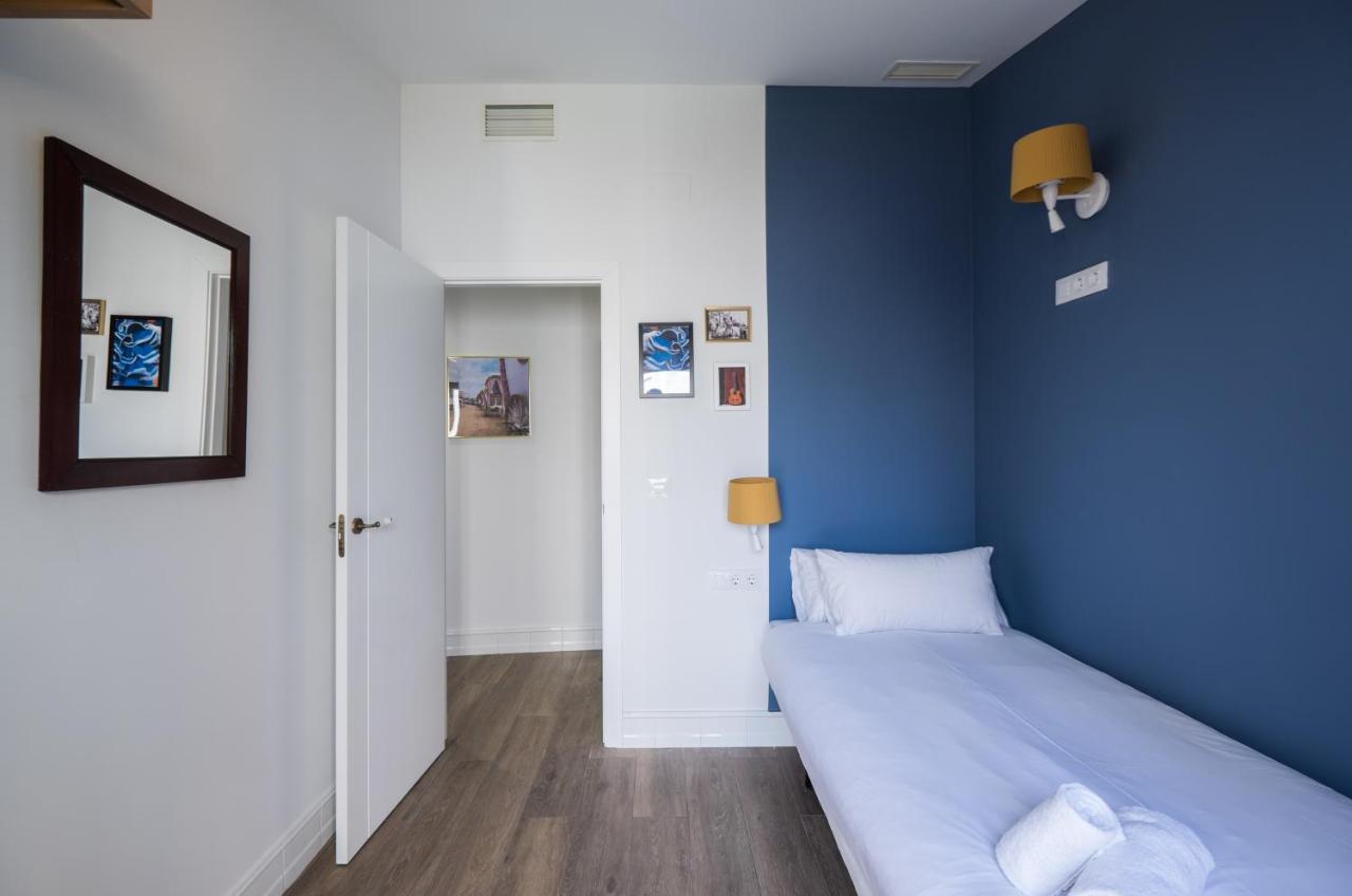 Wello Apartments Sevilla Luaran gambar